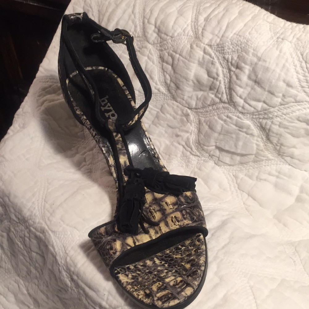 Sexy snake skin shoes